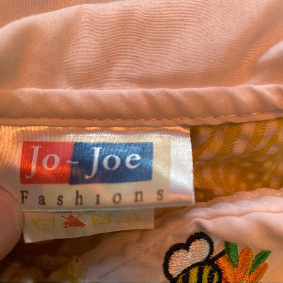 Vintage baby blouse Peter pan collar bumble bees & watering cans . - Picture 7 of 9